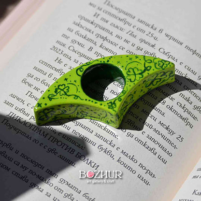 Книгодържач "Детелинки" - ръчно рисуван