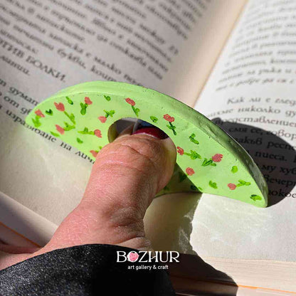 Книгодържач "Цветя" - ръчно рисуван
