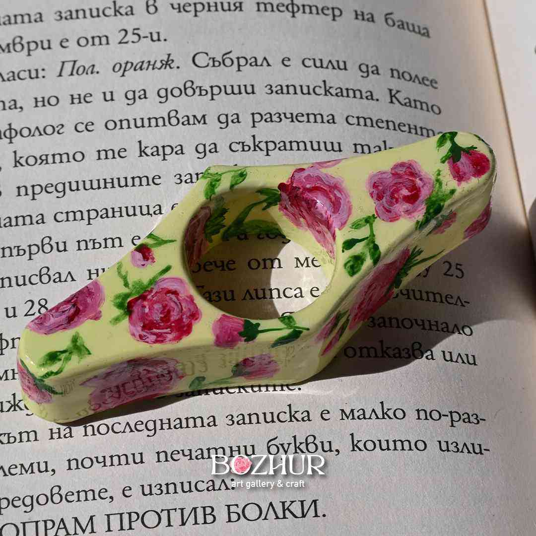 Книгодържач "Приказни рози" - ръчно рисуван