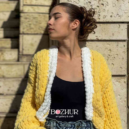 Жълта плетена жилетка - ръчна изработка